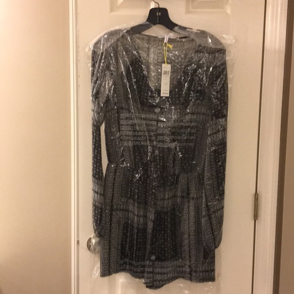 BCBG Romper Black and white Handkerchief pattern - Picture 4 of 8